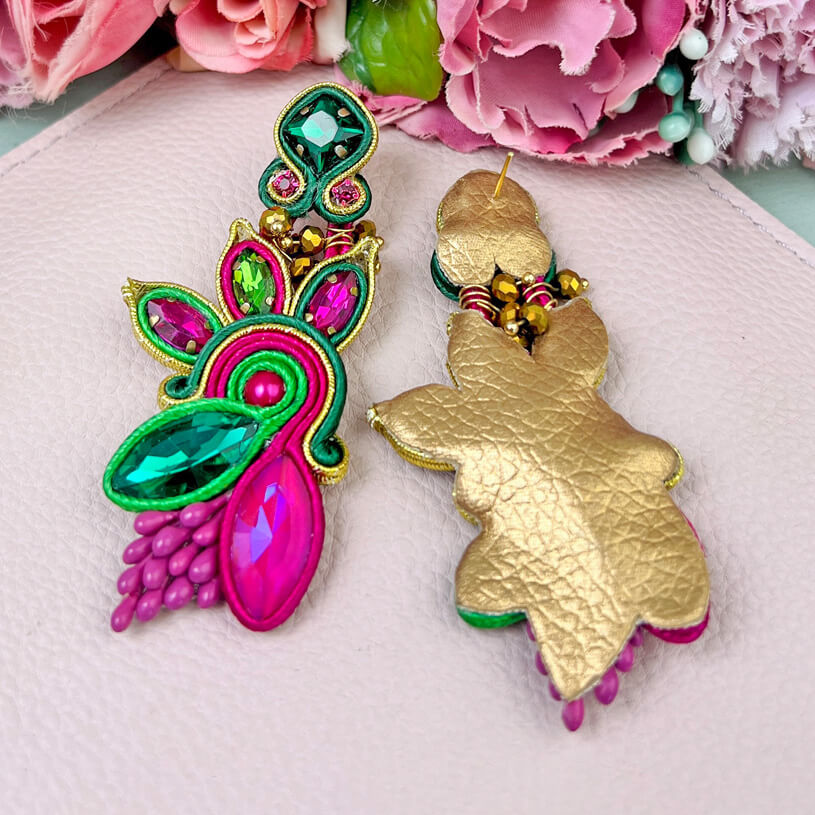 Extravagante Soutache-Ohrringe in Pink und Grün