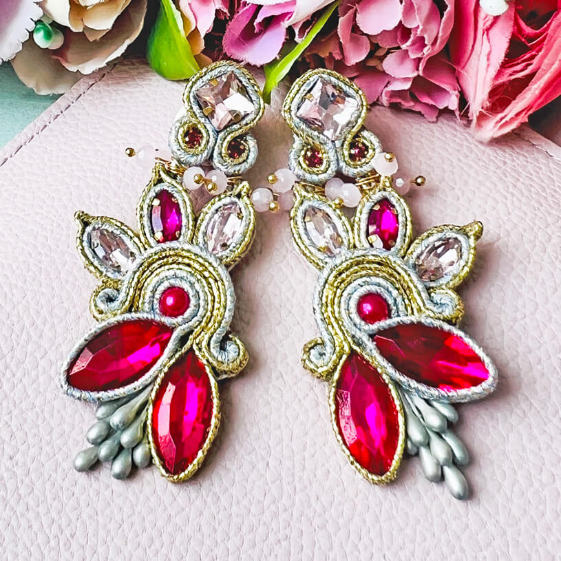 Extravagante Soutache-Ohrringe in Rosa und Champagner