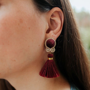 Samt-Soutache-Ohrstecker in Rot und Gold mit Quaste