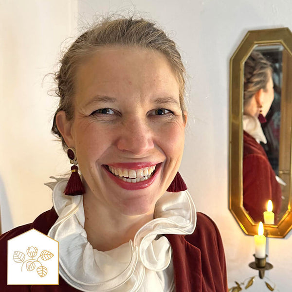 Samt-Soutache-Ohrstecker in Rot und Gold mit Quaste