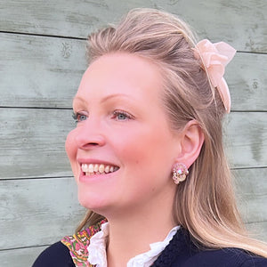 Kleine Soutache-Ohrringe in Rosa und zartem Gold