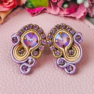 Kleine Soutache-Ohrringe in Flieder und zartem Gold