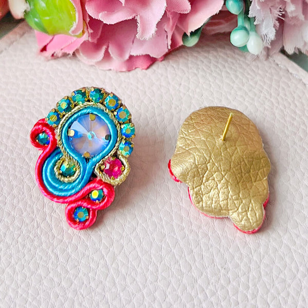 Schöne Soutache-Ohrringe in Pink und Blau