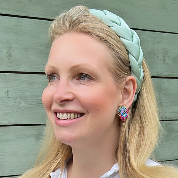 Schöne Soutache-Ohrringe in Pink und Blau