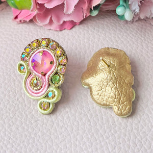Schöne Soutache-Ohrringe in Rosa und Champagner