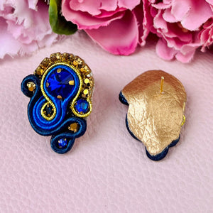 Schöne Soutache-Ohrringe in Dunkelblau