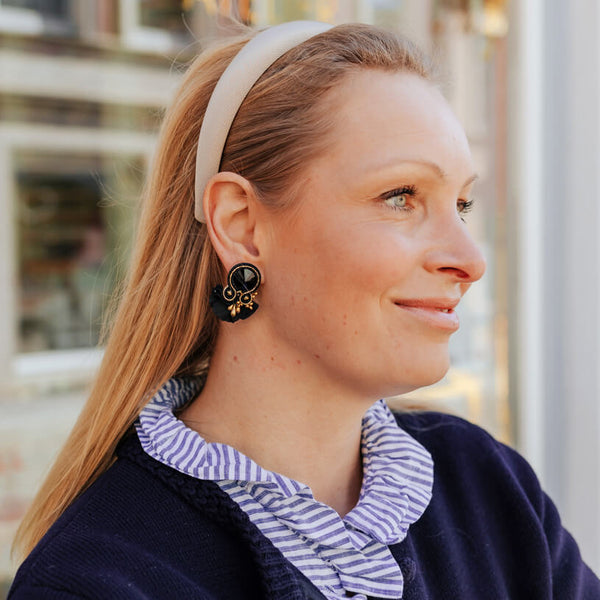 Kleine Soutache-Ohrringe in Schwarz und Gold