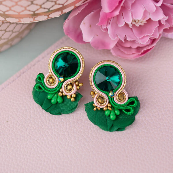 Kleine Soutache-Ohrringe in Dunkelgrün