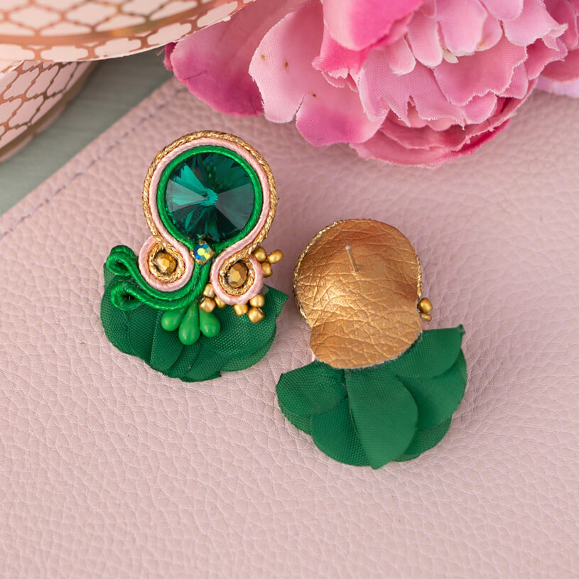 Kleine Soutache-Ohrringe in Dunkelgrün