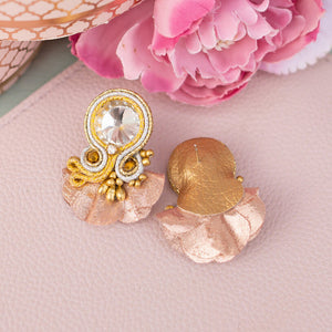 Kleine Soutache-Ohrringe in Lachs und Champagner