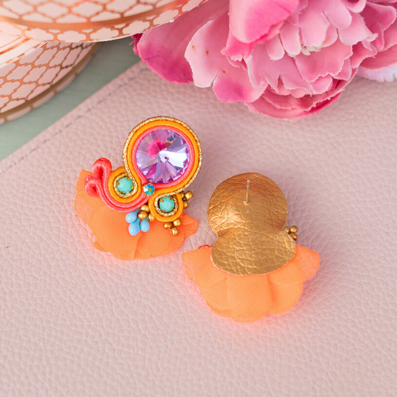 Kleine Soutache-Ohrringe in leuchtendem Orange