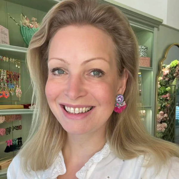 Kleine Soutache-Ohrringe in leuchtendem Pink