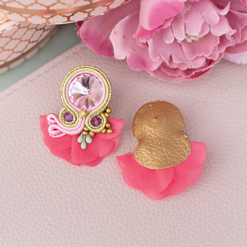 Kleine Soutache-Ohrringe in Rosa