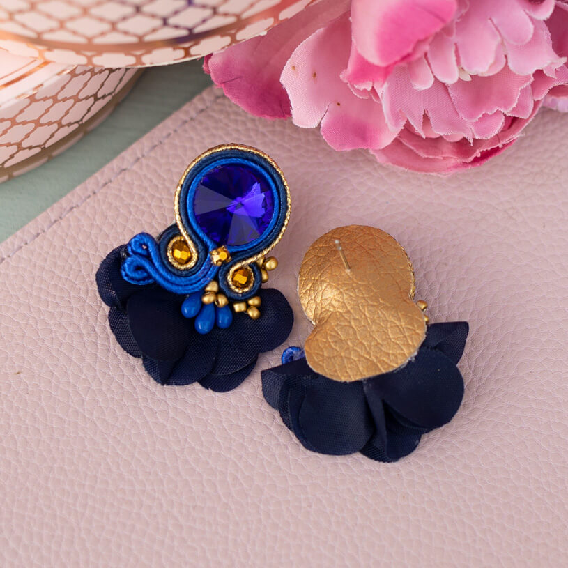 Kleine Soutache-Ohrringe in Dunkelblau