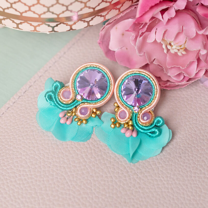 Kleine Soutache-Ohrringe in Türkis und Flieder