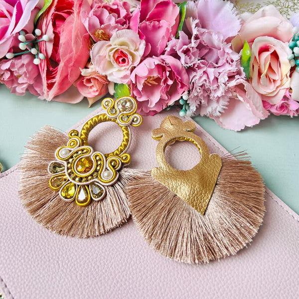 Ungewöhnliche Soutache-Ohrringe Gold und Champagner