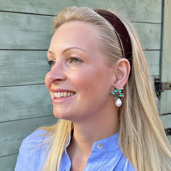 Türkise Soutache-Ohrstecker in Blütensternform mit Baumwolltropfen