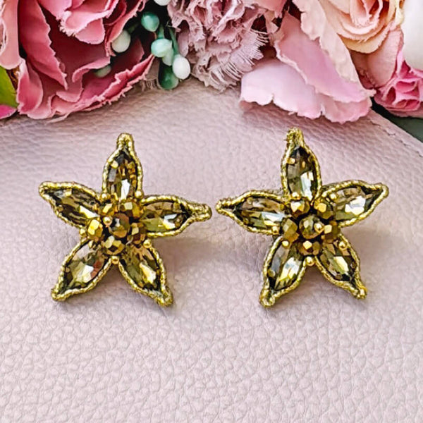 Champagnerfarbene Soutache-Ohrstecker in Blütensternform