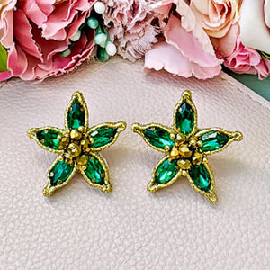 Dunkelgrüne Soutache-Ohrstecker in Blütensternform