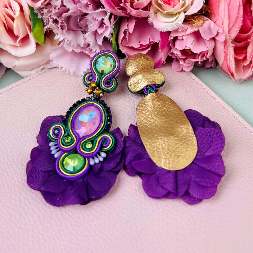 Außergewöhnliche Soutache-Ohrringe in Violett und Grün