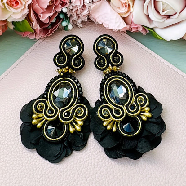 Außergewöhnliche Soutache-Ohrringe in Schwarz und Gold