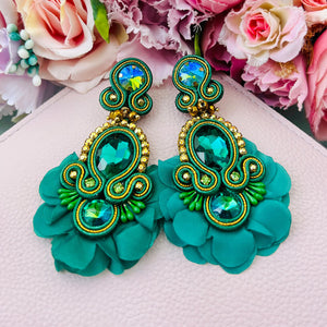 Außergewöhnliche Soutache-Ohrringe in Dunkelgrün
