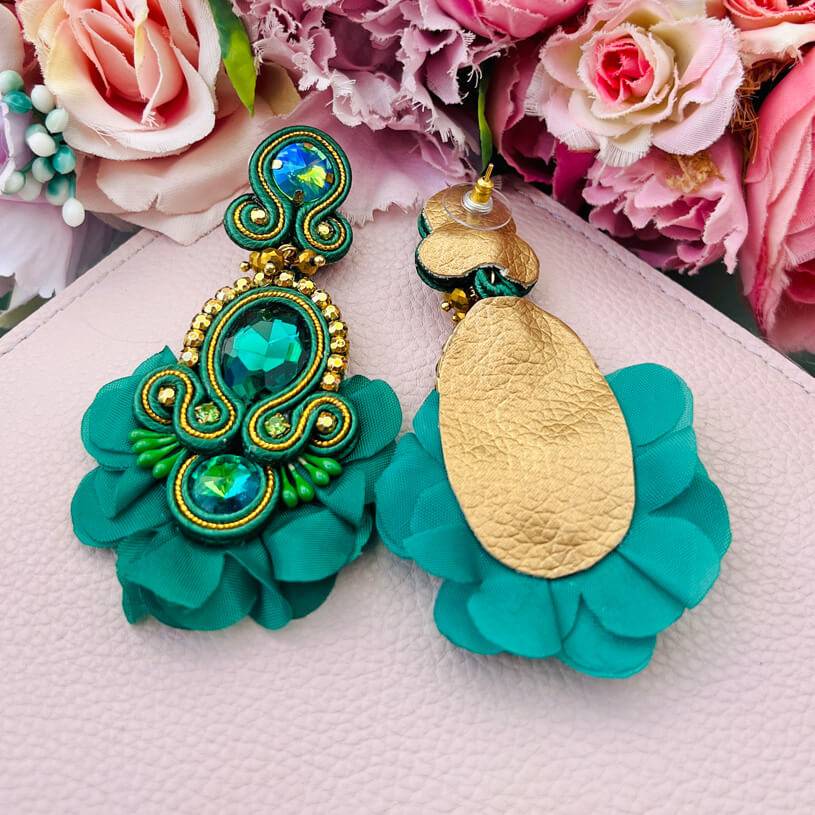 Außergewöhnliche Soutache-Ohrringe in Dunkelgrün