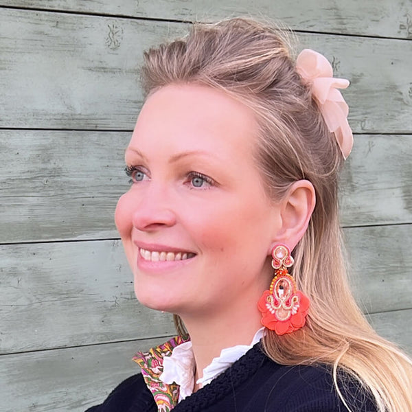 Außergewöhnliche Soutache-Ohrringe in Orangetönen