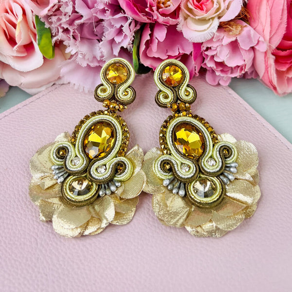 Außergewöhnliche Soutache-Ohrringe in Gold