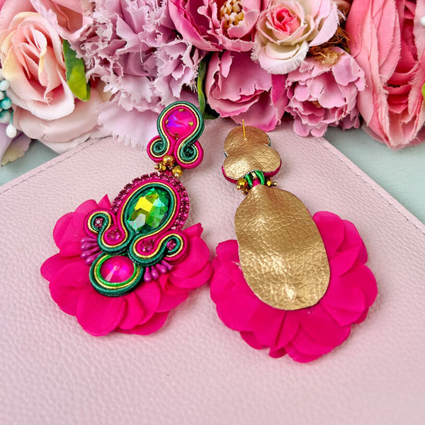Außergewöhnliche Soutache-Ohrringe in Pink und Grün