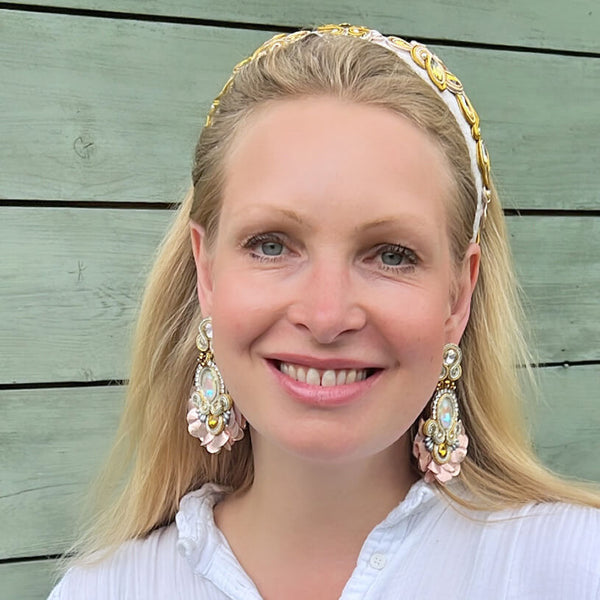 Außergewöhnliche Soutache-Ohrringe in Lachs und Champagner