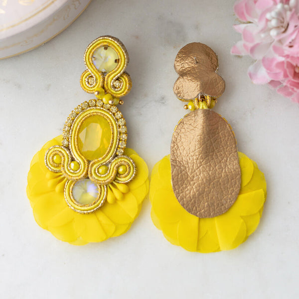 Außergewöhnliche Soutache-Ohrringe in Hellgelb