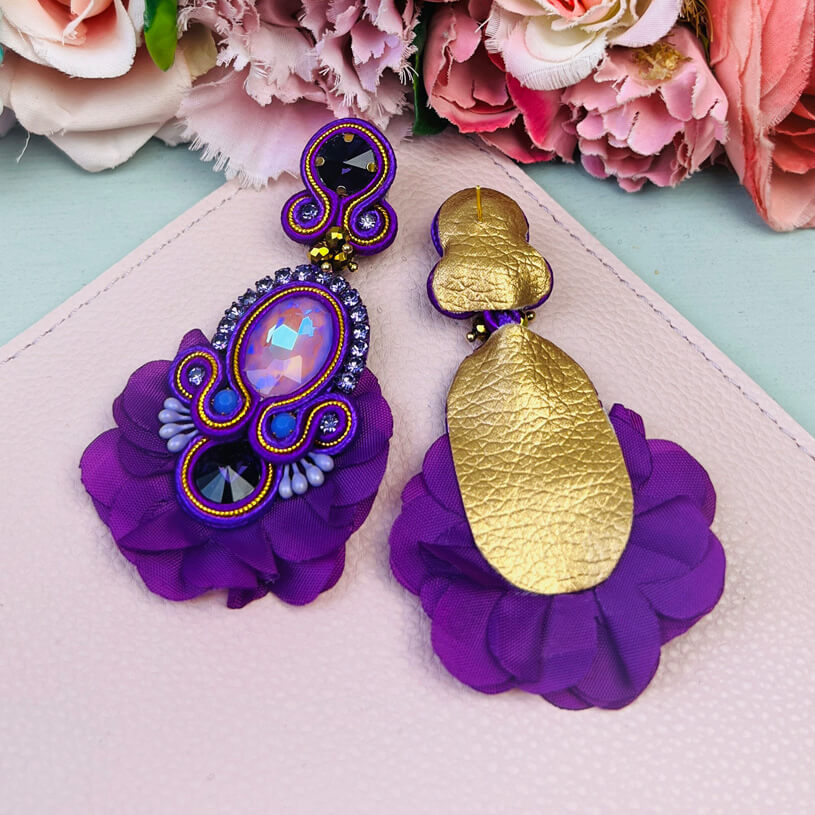 Außergewöhnliche Soutache-Ohrringe in Violett