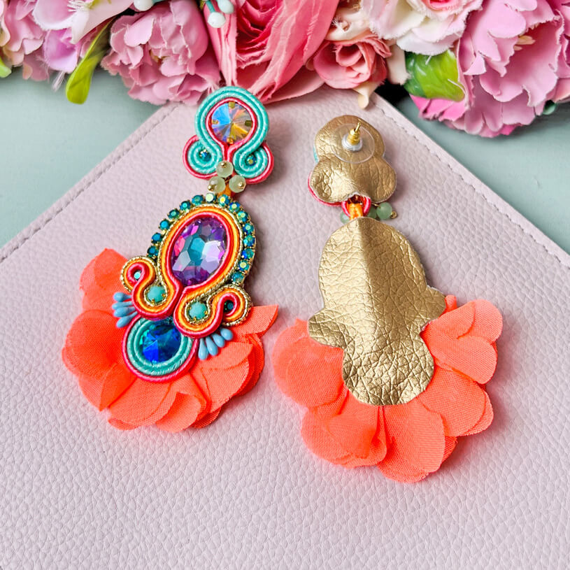 Außergewöhnliche Soutache-Ohrringe in leuchtendem Orange
