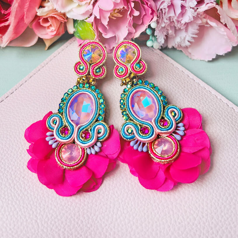 Außergewöhnliche Soutache-Ohrringe in leuchtendem Pink