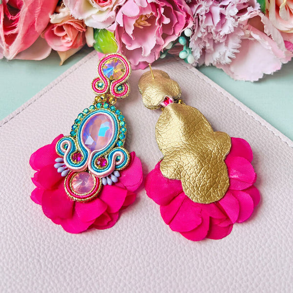 Außergewöhnliche Soutache-Ohrringe in leuchtendem Pink