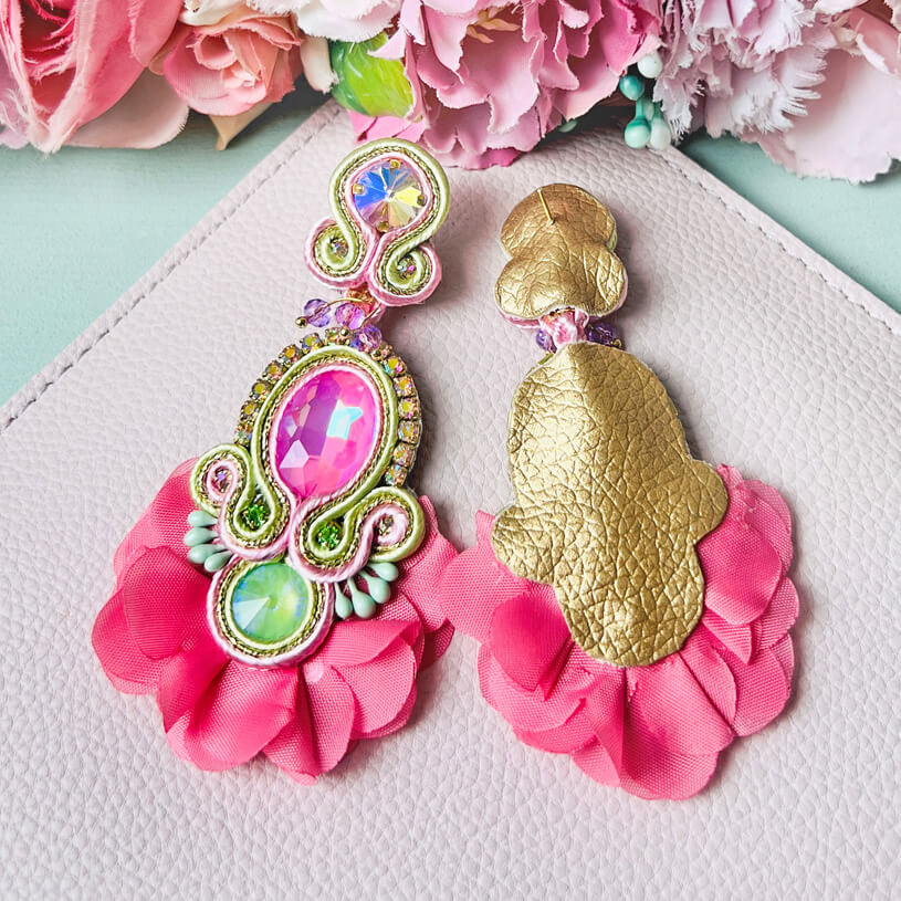 Außergewöhnliche Soutache-Ohrringe in Rosa