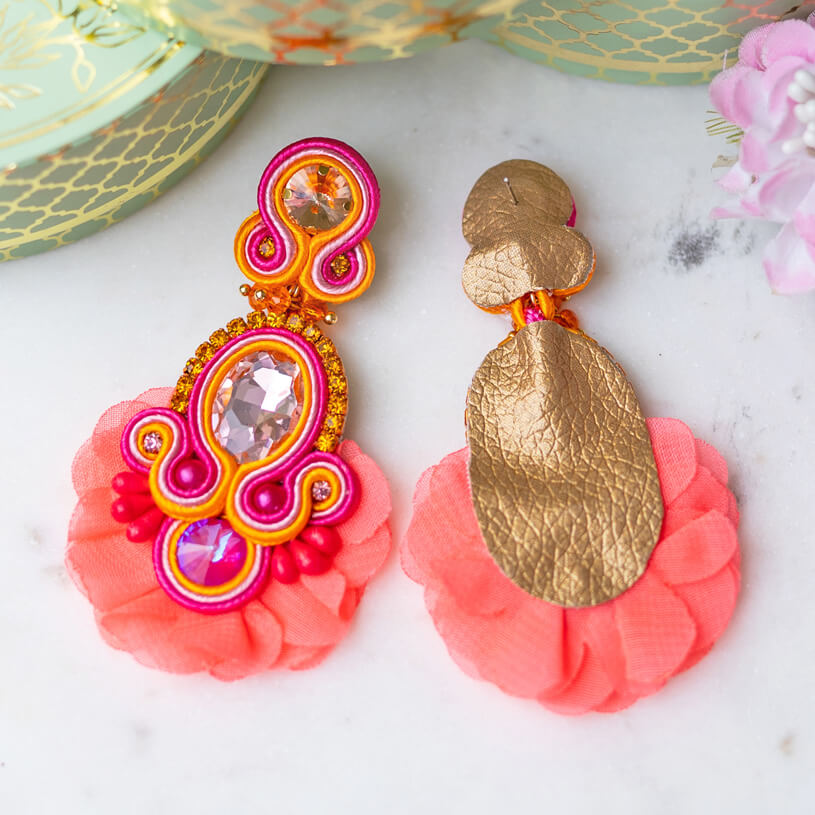 Außergewöhnliche Soutache-Ohrringe in leuchtendem Pink und Orange
