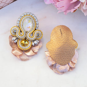 Funkelnde Soutache-Ohrringe in Lachs und Champagner