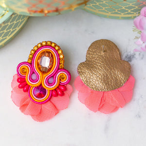 Funkelnde Soutache-Ohrringe in leuchtendem Pink und Orange