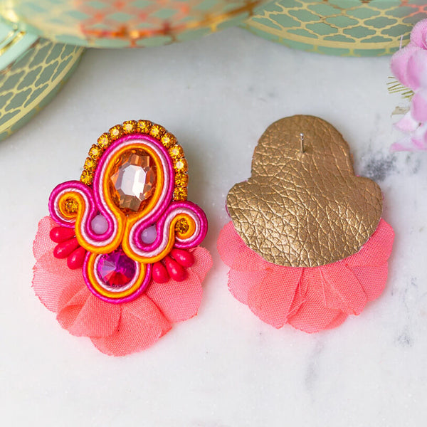 Funkelnde Soutache-Ohrringe in leuchtendem Pink und Orange