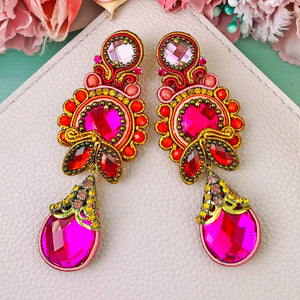 Raffinierte Soutache-Ohrringe in Pink, Rot und Orange