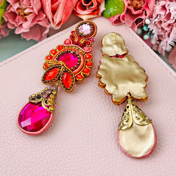 Raffinierte Soutache-Ohrringe in Pink, Rot und Orange