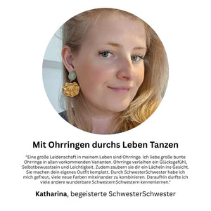 Vergoldete Ohrstecker in Jadegrün mit vergoldetem Muschelornament von AmuseToi