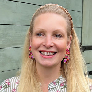 Aufwändige Soutacheohrstecker in Pink und Violett