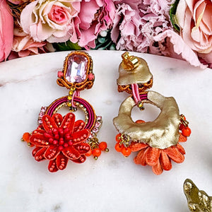 Raffinierte Blüten-Soutache-Ohrstecker in Rosa, Rot und Pink