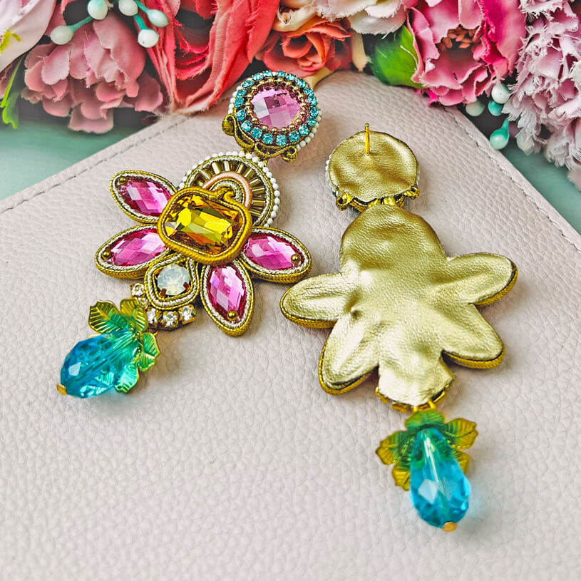 Stilvolle Soutache-Ohrringe in Gelb, Pink und Blau