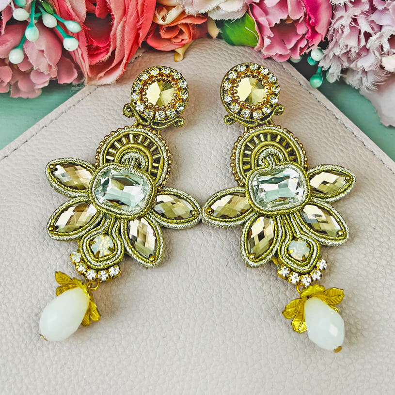 Stilvolle Soutache-Ohrringe in Gold und Champagner