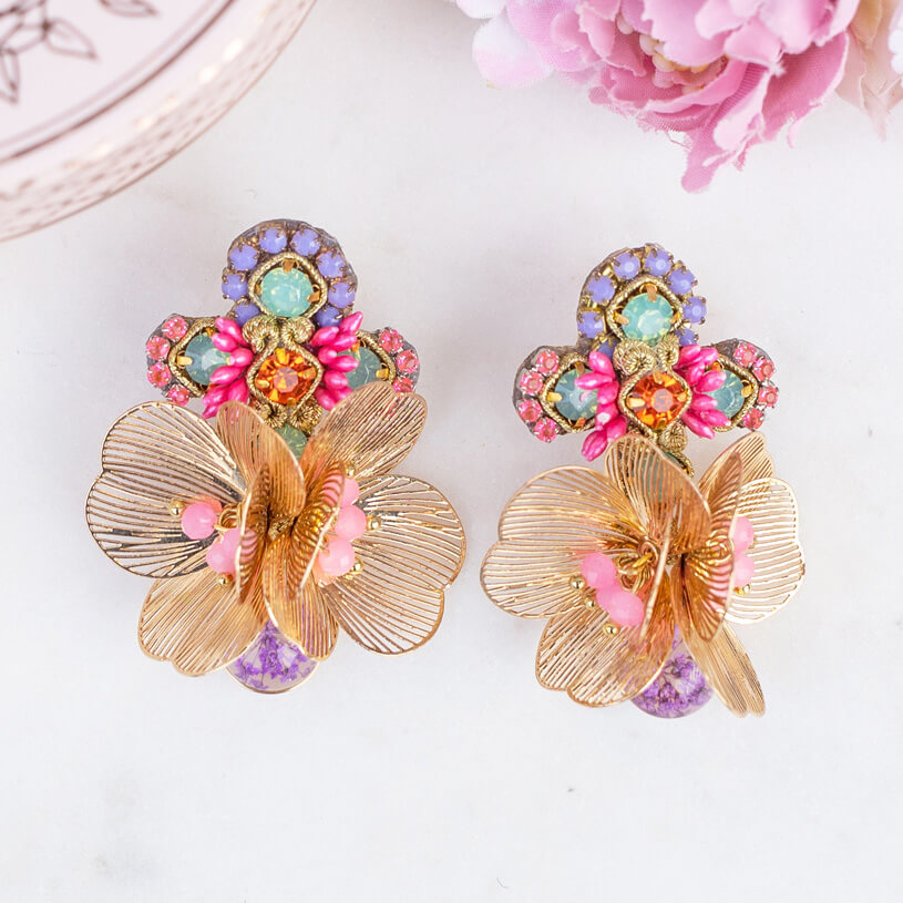 Stylische SoutacheOhrringe mit Blüten in Türkis, Pink, Flieder und Gold