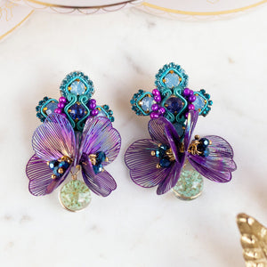 Stylische SoutacheOhrringe mit Blüten in Türkis, Violett und Magenta